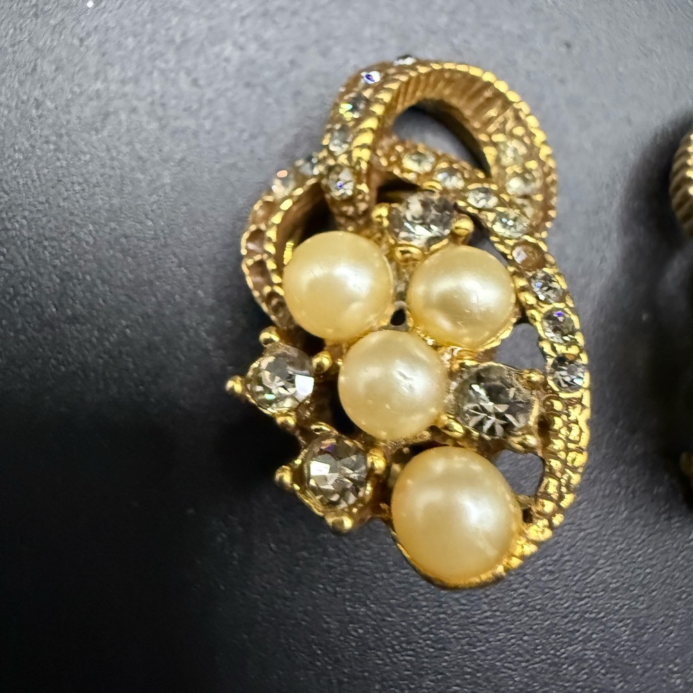 Vintage Gold Tone, Rhinestone and Pearl Clip On Earrings - Picture 4 of 5